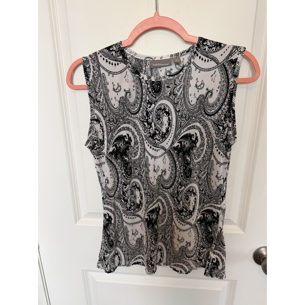 Croft & Barrow Women's Small  Sleeveless White Black Paisley Print Top shirt